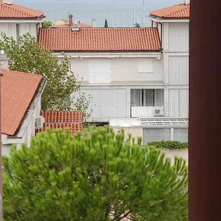 Apartma Marea إيزولا